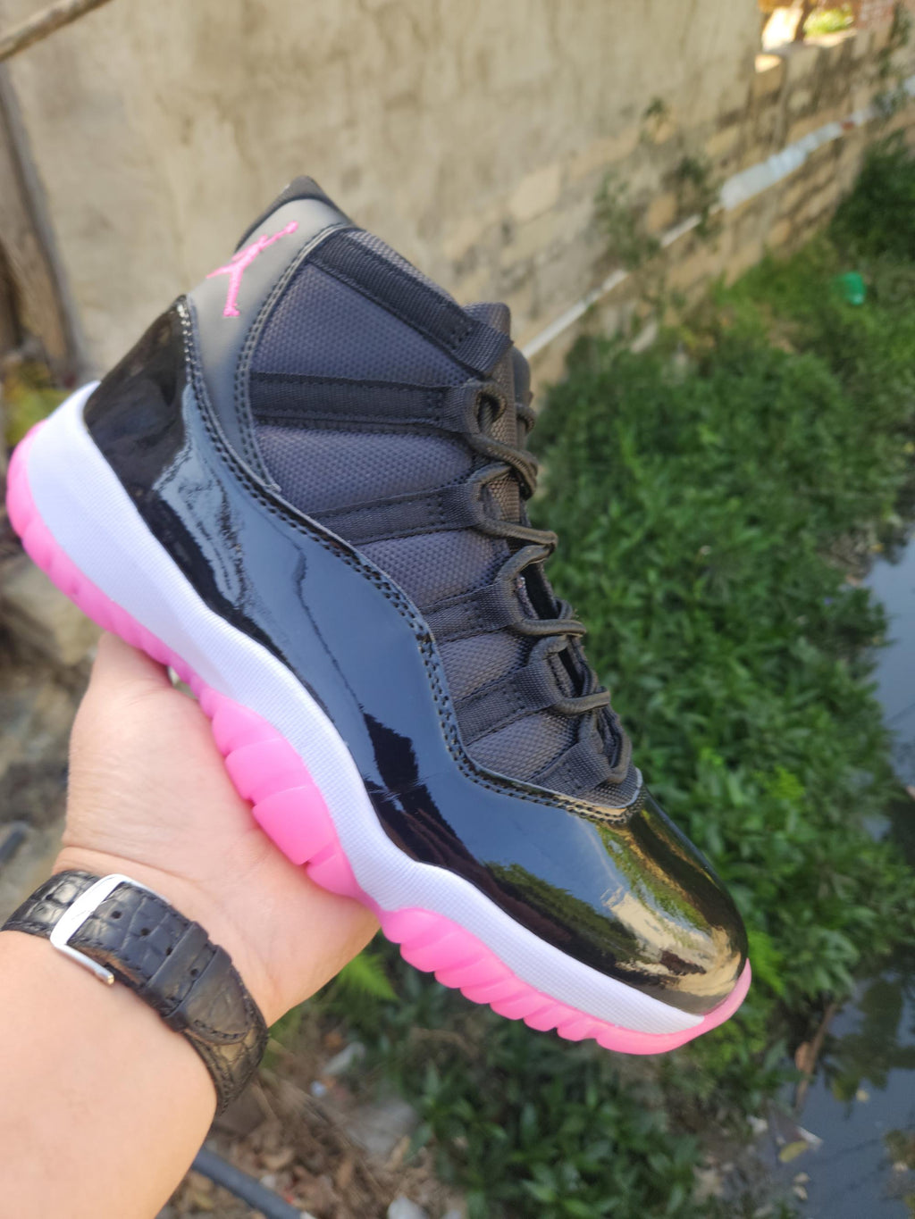 Air Jordan 11 Retro Black-Rose Red Sneakers